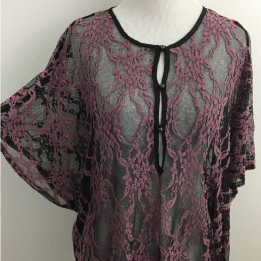 Bar lll   |   Lacey Floral Top